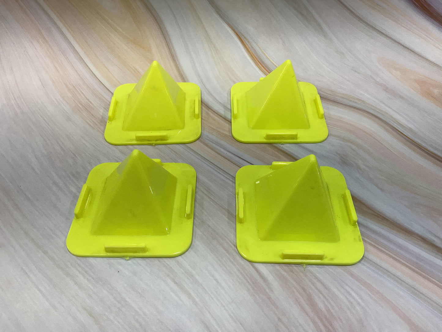4PCS CONE STANDS